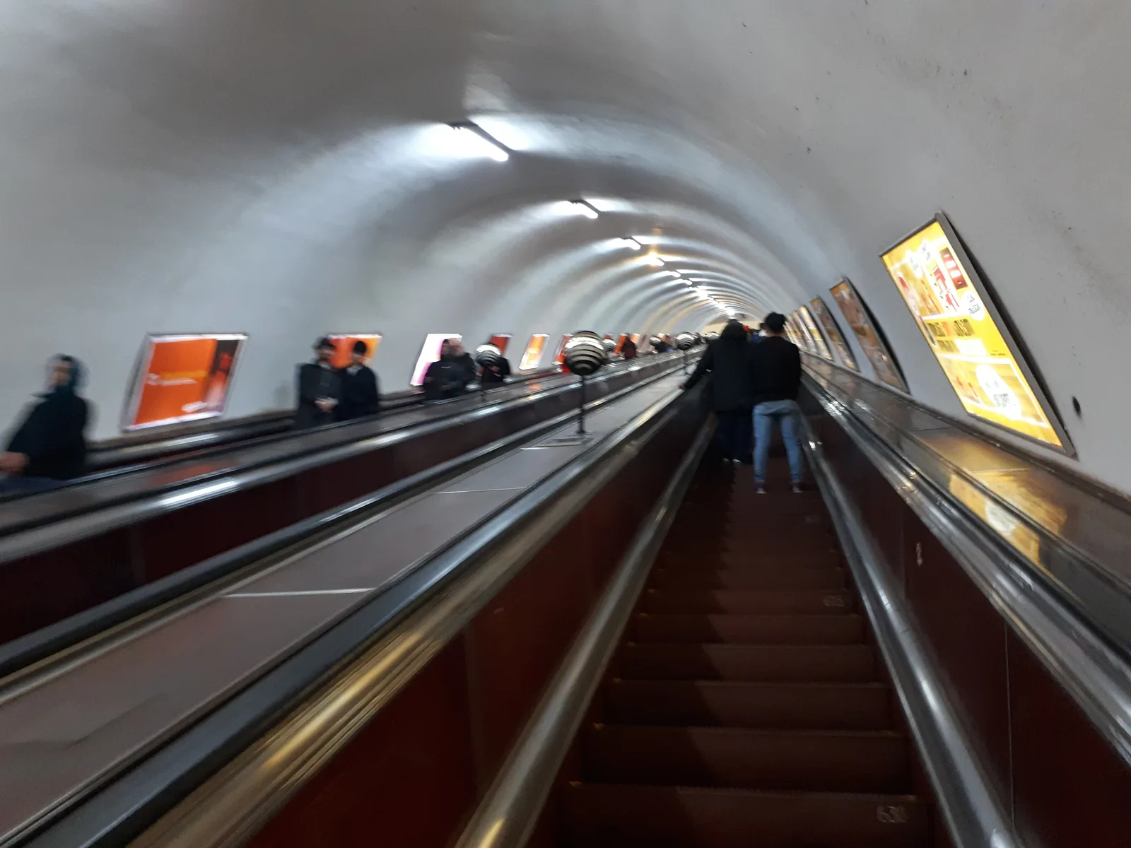 Escalator d'une station du métro de Tbilissi