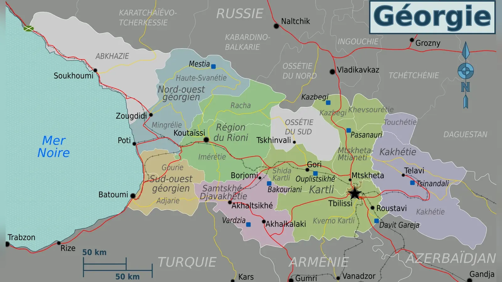 Carte des zones touristiques de la Géorgie : Kakhétie, Kartlie, Iméréthie, Haute-Svanétie, Adjarie et Samtskhé-Djavakhétie, avec les sites majeurs