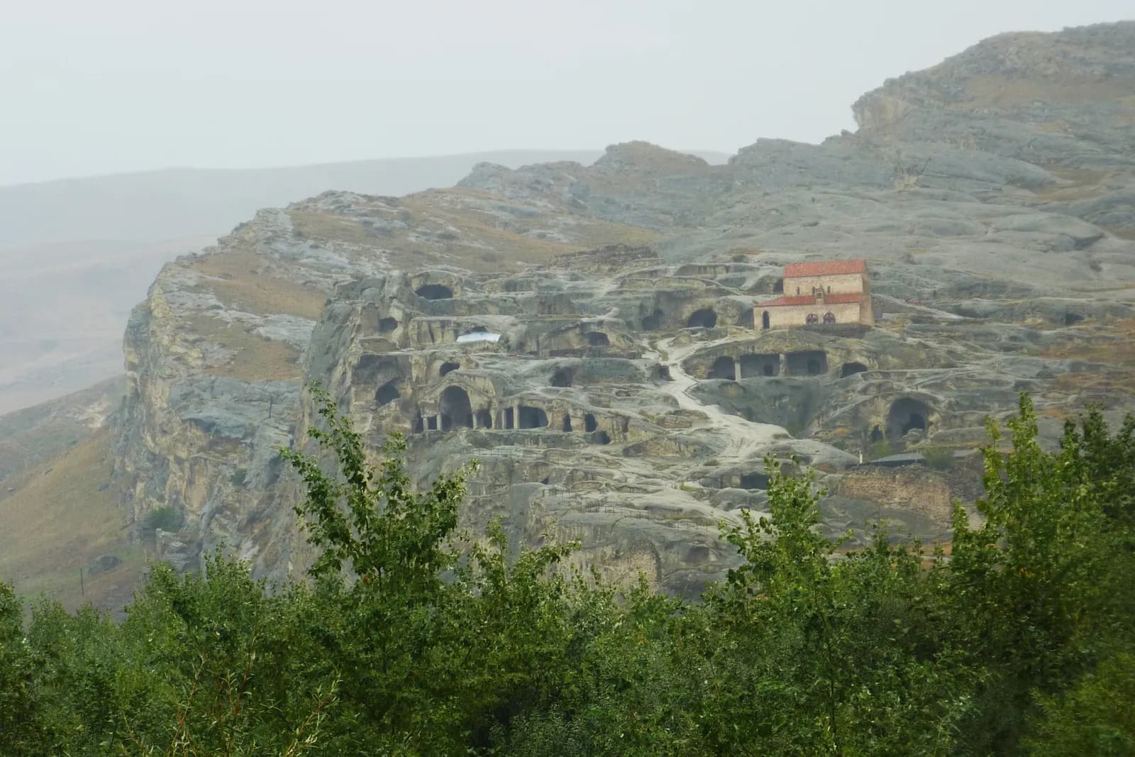 Cité troglodytique d'Uplistsikhé près de Gori, grottes et basilique sur le rocher