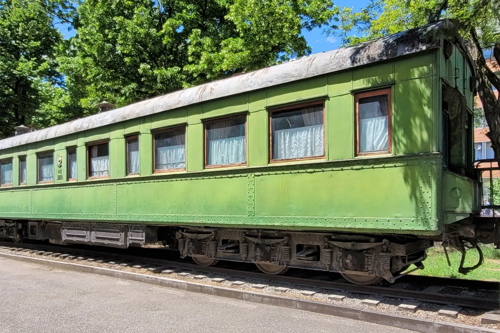 Wagon ferroviaire vert de Staline exposé au musée de Gori
